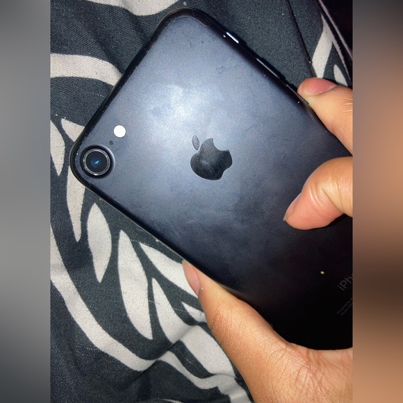 Iphone & black fire tablet - Picture 2 of 4